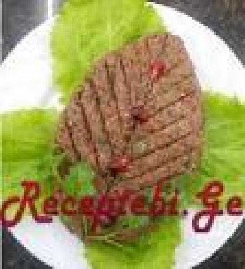 Листья свеклы с грецкими орехами