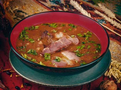 Хашлама мясной суп c зеленью и специями